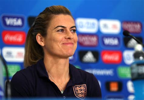 england legend karen carney to retire from football