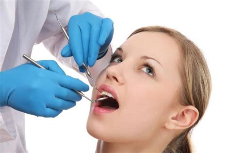 Dolorida e latejante dente possíveis causas especialmente o tratamento de