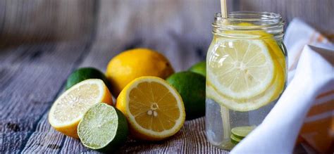 Air lemon juga mengandung asam sitrat yang berkhasiat untuk memberihkan organ hati. 5 Khasiat Air Lemon Bagi Ibu Menyusui - DokterSehat
