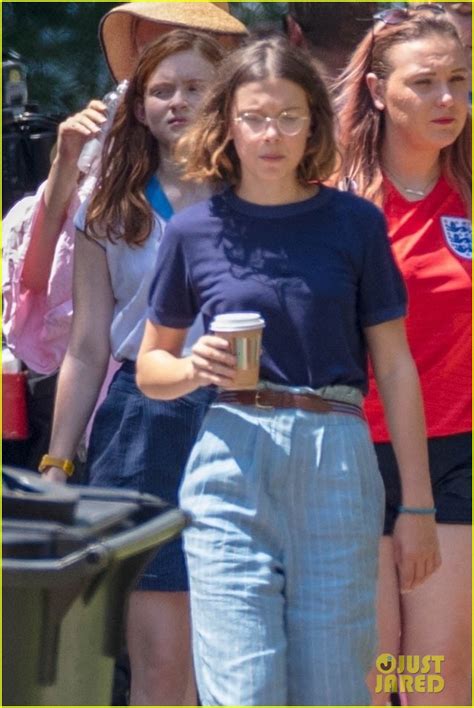 Photo Millie Bobby Brown Sadie Sink Filming Stranger Things 02 Photo