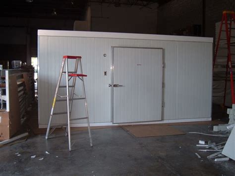 I own a 6'6 x 6'6 x 7'6 talk walk in cooler i purchased from an auction from a restaurant closing. Cold Room build yoursef installation | Our walk-in cooler/freezer | Pinterest | Freezers and DIY ...
