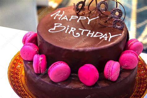 Joyeux anniversaire à la personne la plus géniale du monde! gateau au chocolat joyeux anniversaire - Les desserts au ...