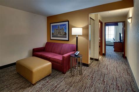 Riverside park proves to be the ultimate recreational avenue complete with swimming pools to beat the heat. Drury Inn & Suites Findlay, OH - See Discounts
