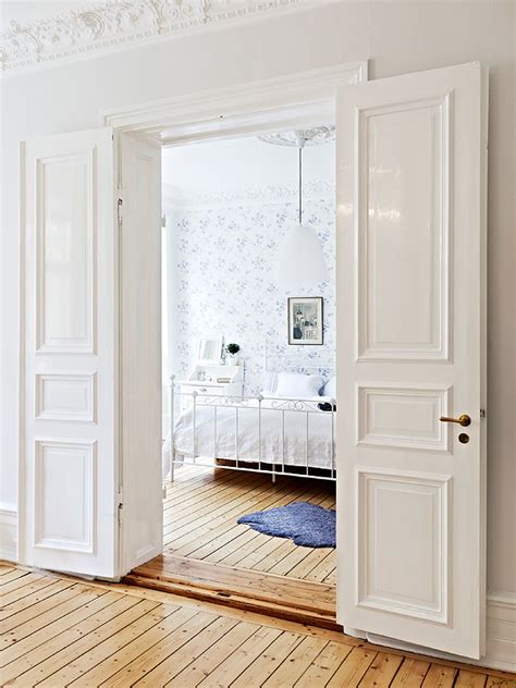Vastu guidelines for master bedroom and sleeping position: Beautiful Scandinavian Home - Jelanie