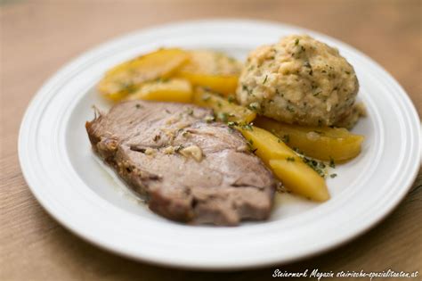 Saftiger Schweinsbraten Rezept mit Beilagen