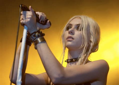 Taylor Momsen Flashes Breasts In Concert The Hollywood Gossip