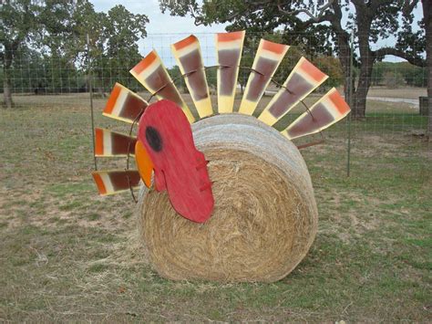 Cute Way To Decorate A Hay Bale Hay Bale Decorations Fall Yard
