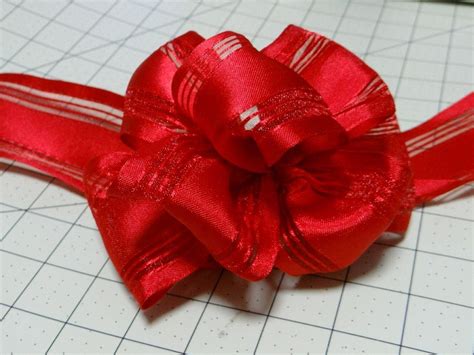 Easy Bow Using Wire Edge Ribbon Instructional Fancy Bows T Bows Ribbon Bows