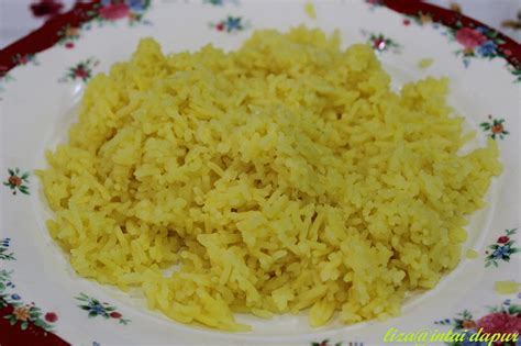 Sebenarnya nasi lemak kuning ni la kat cukup glamor aida kampung parit buntar. INTAI DAPUR: Nasi Kuning Aroma....