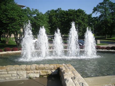 Cutting Coupons In Kc Kansas City Tour Of Fountains 612 618