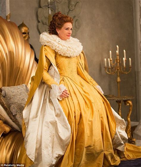 Pictured Julia Roberts Channels Queen Elizabeth I In A Ruff And Red
