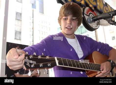 Justin Bieber Concert And Autograph Signing Stock Photo Alamy