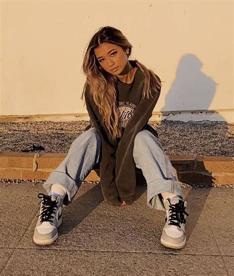 kaylee pereira🌟 on instagram “doin the best i can” streetwear poses photoshoot poses photo