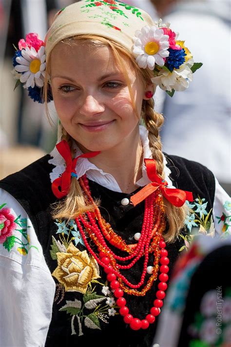 Girl From Łowicz Poland In Traditional Costume Costumes Girl Fashion