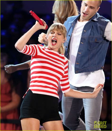 Photo Taylor Swifts 10 Biggest Vmas Moments 21 Photo 3945523 Just