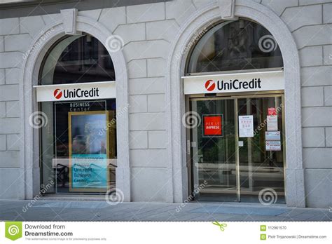 .online.unicreditcorporate.it/nb/it/uniweb.html verrà adeguato alle nuove regole di sicurezza per i servizi di online banking. Milan Italien - September 24, 2017: Unicredit Bank I Milan ...