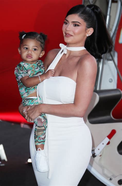 Kylie Jenner Shares Throwback Pregnancy Pic ‘baking Stormi