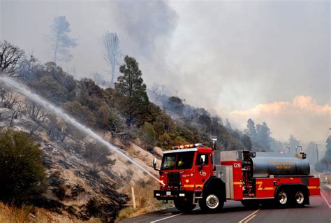 Lake Fire Burns More Than 21000 Acres County Declares Local Emergency