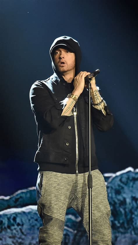 Download 750x1334 Wallpaper American Rapper Live Concert Eminem