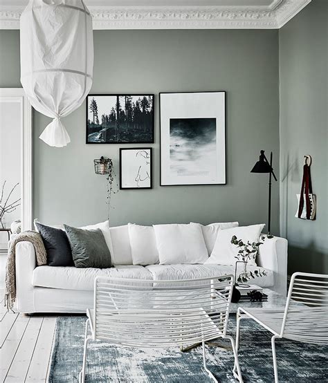 Cast a glance over our navy blue more often than not we overlook the great importance of the bedroom yet today we address this if you are wondering, the name of navy blue in contrast with white was worn by officers of the british. 99 Beautiful White and Grey Living Room Interior ...