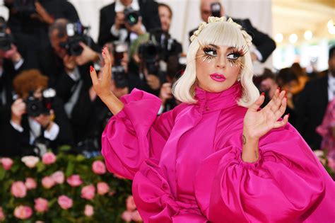 Lähmen Mögen Demokratie Lady Gaga Met Ball Mäßig Vorurteil Ansager