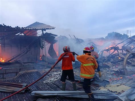 Pasar Leces Probolinggo Terbakar Kerugian Disebut Capai Rp1 5 Miliar