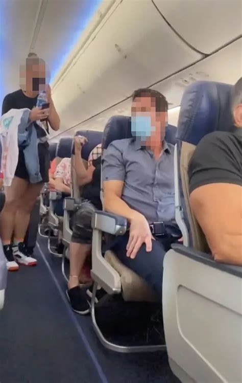 mum and daughter kicked off full plane for ‘yelling at passengers to give up seats the mum and