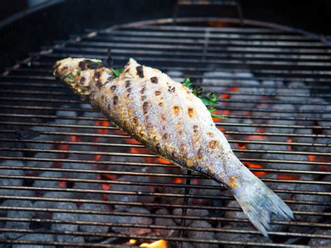 Same with swordfish steaks, as it's a fairly solid kind of fish that doesn't break up. How to Grill Whole Fish | Serious Eats