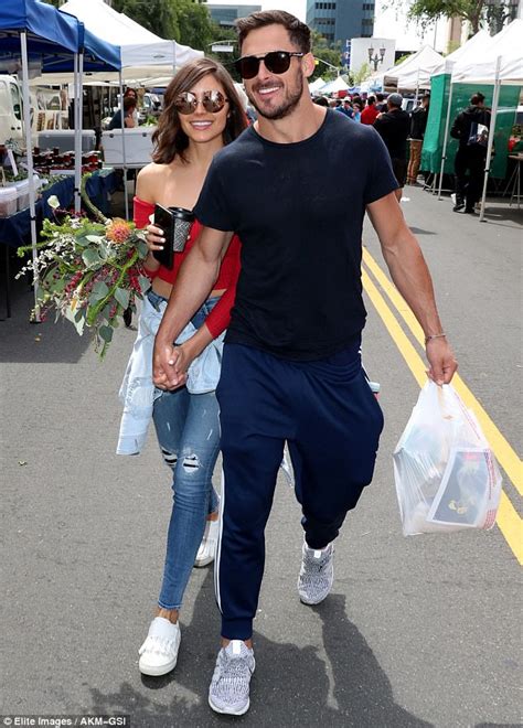 Olivia Culpo Dons Crop Top With Boyfriend Danny Amendola Daily Mail