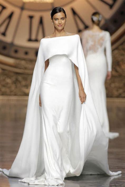 14 Cape Wedding Dresses For A Fashionable And New Bridal Look
