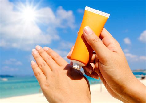 Wajib Dipakai 5 Manfaat Sunscreen Bagi Kesehatan Kulit