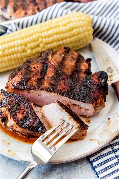 Jun 14, 2019 · once preheated, brush a thin coating of oil on the barbecue grate. These Perfect Grilled Pork Chops with Sweet BBQ Pork Rub ...