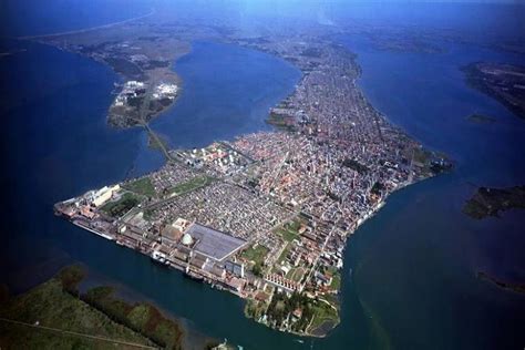 In 1669, the portuguese established a colony further down the south american coastline. Vista Aérea da cidade de Rio Grande — Praia do Cassino