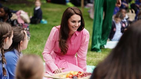 Kate Middleton Makes Surprise Visit To Chelsea Flower Show And Joins