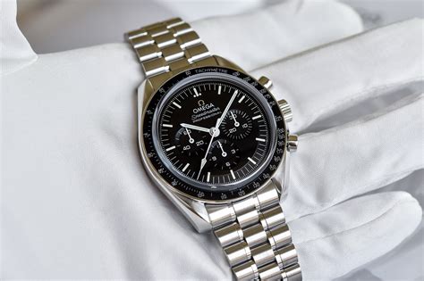 Video Review Of The Omega Speedmaster Moonwatch Professional Master