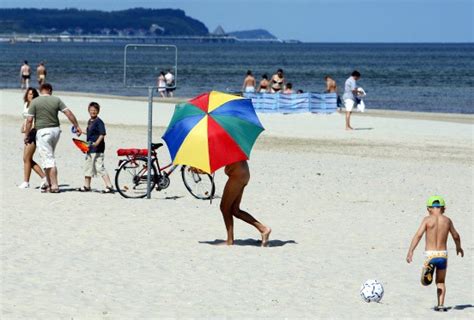 Bildergalerie Nackedeis Neuer Streit Was Begeistert Den Osten So An Fkk Bild Von Faz