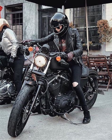 Pin By Kendrad On Moto In 2020 Female Motorcycle Riders Motorcycle