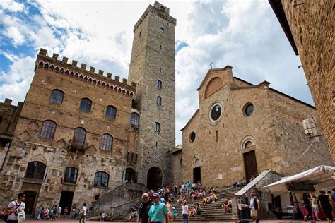 A Photo Tour Of The Tuscan Hill Town San Gimignano Earth Trekkers