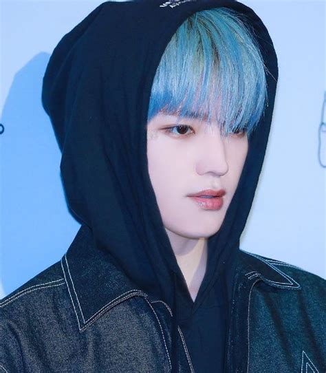 Rival Kim Hanbin In 2020 Blue Hair Kpop Hair Color Boys Colored Hair