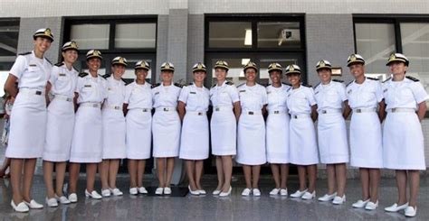 Primeira Turma Feminina Da Escola Naval De 2014 Brasil Mulher Na Marinha Marinha Brasileira