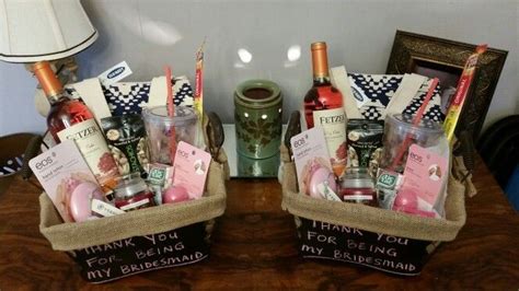 4.1 how much money is customary to give to the couple at weddings? Love this idea for a DIY Bridesmaid gift basket | Diy ...