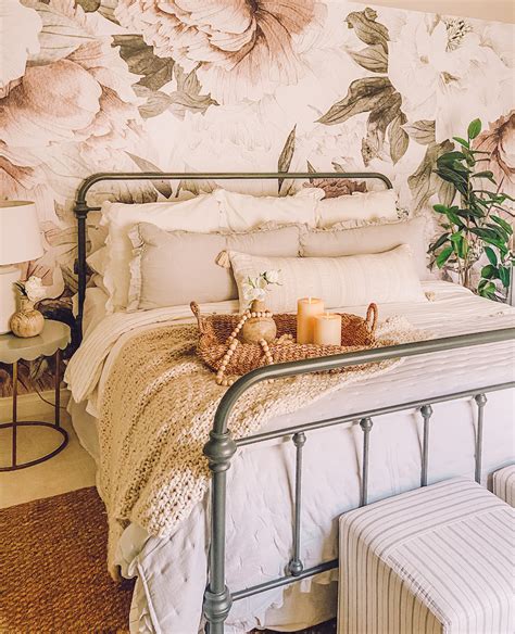 10 Essentials For A Cozy Guest Room