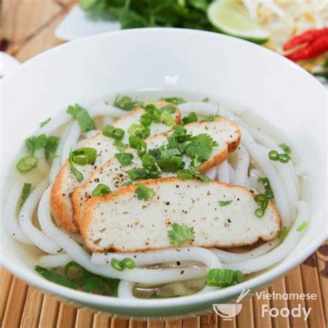 Fish soup beehoon, fresh fish soup, creamy fish soup recipe / how to make meen soup at this fresh fish soup recipe makes a nutritious pot of deliciousness, perfect for a chilly winter night. Thick Noodles and Fish Cake Soup (Banh Canh Cha Ca Recipe) | Vietnamese Foody Blog | Fish cake ...