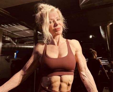 Dont Need To Lift Super Heavy Weights Year Old Ripped Fitness Coach Reveals Muscle