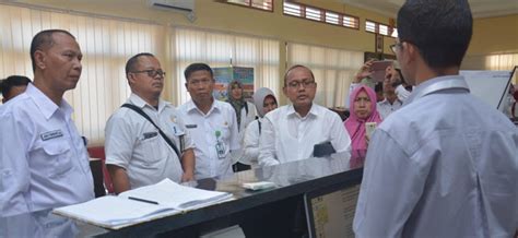 Pejabat tenaga kerja kuching, kuching, malaysia. Ini Langkah DPRD Dan Pemprov NTB Tekan TKI Ilegal - Dinas ...