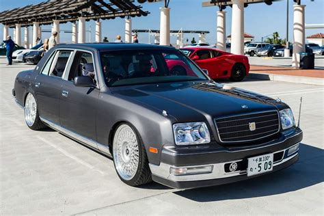At my local cars and coffee yesterday. Toyota Century. : Toyota