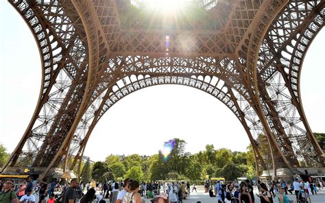 La Tour Eiffel Rouvre Ses Portes Vendredi Charente Libre Fr