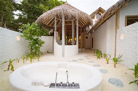 Luxury Resorts Hotels And Safaris With Outdoor Showers Around The World