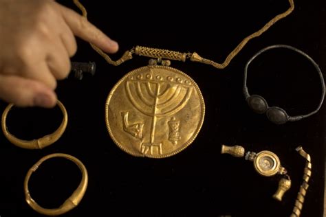 Jewish Medallion Found Amid Golden Treasures Near Temple Mount Nbc News