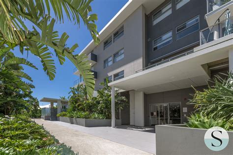 Seaside Splendor Awaits! Luxe Caves Beach Apartments - Serene Views